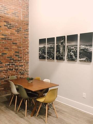 LOCATION! Walk everywhere Downtown from Loft! 104 gallery image 4