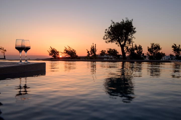 Queen Albus Villa with Private Pool, Sunset View