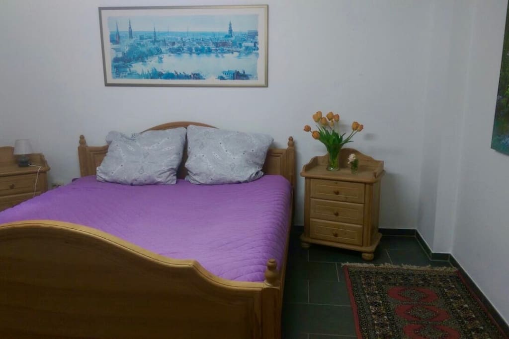 Schlafzimmer, Bett: 1,80x2m