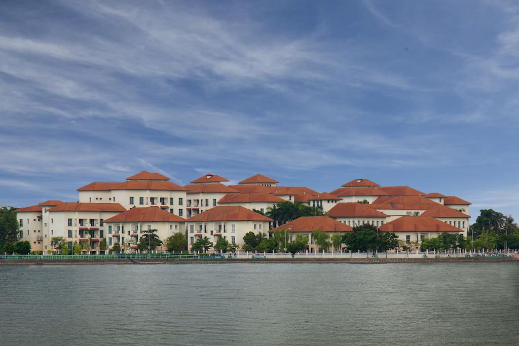 Whole complex with Lake view
