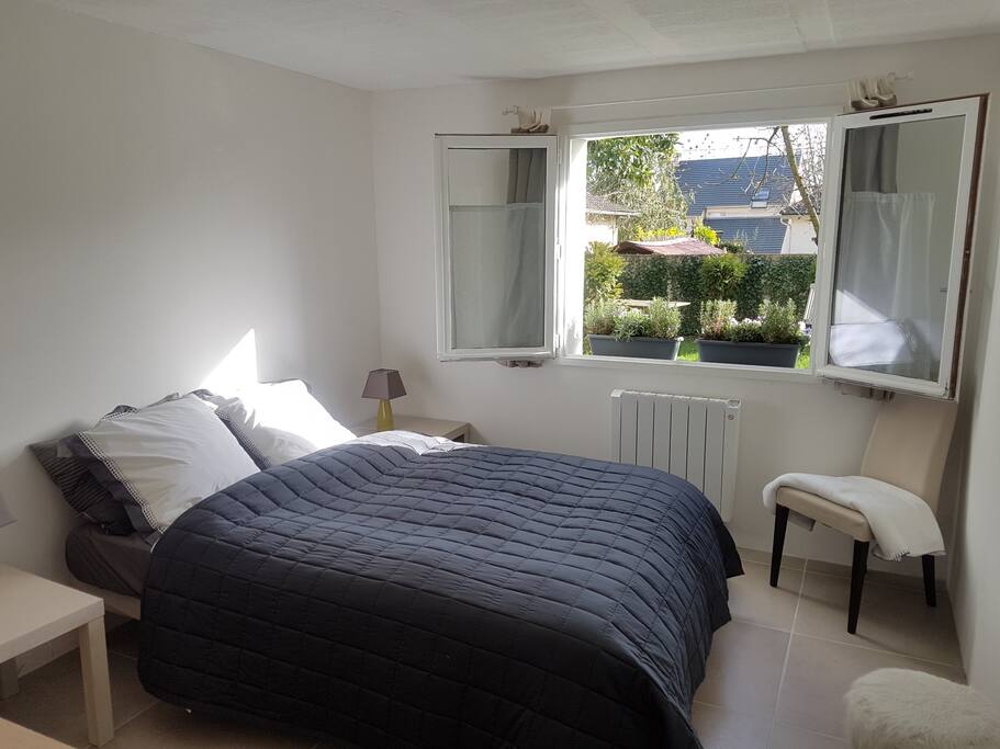 lit 140 penderie et grande commode
