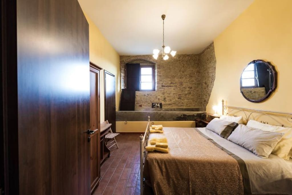 Manger Bedroom
