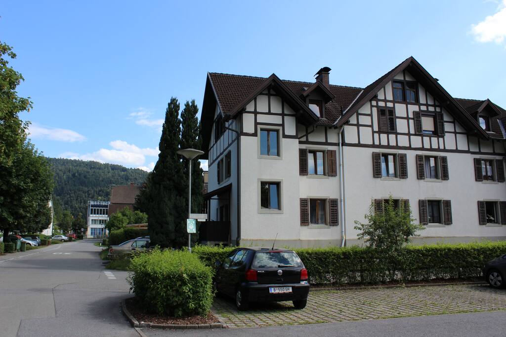 in ruhiger Wohngegend, direkt an der Bregenzerach