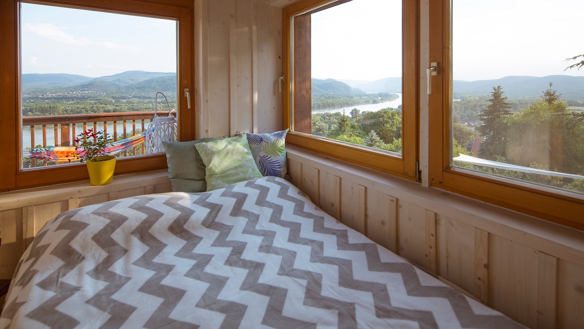 Barátságos félreeső szoba teljes panorámával ...