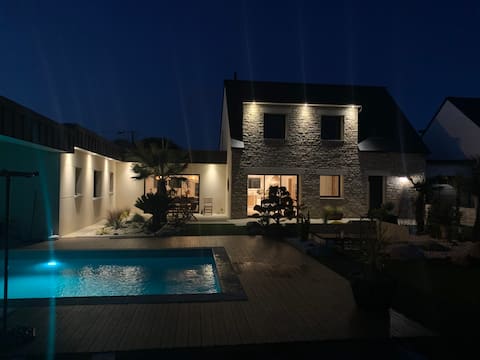 Luxurious VILLA 10 people, pool, spa, 200 m from beach