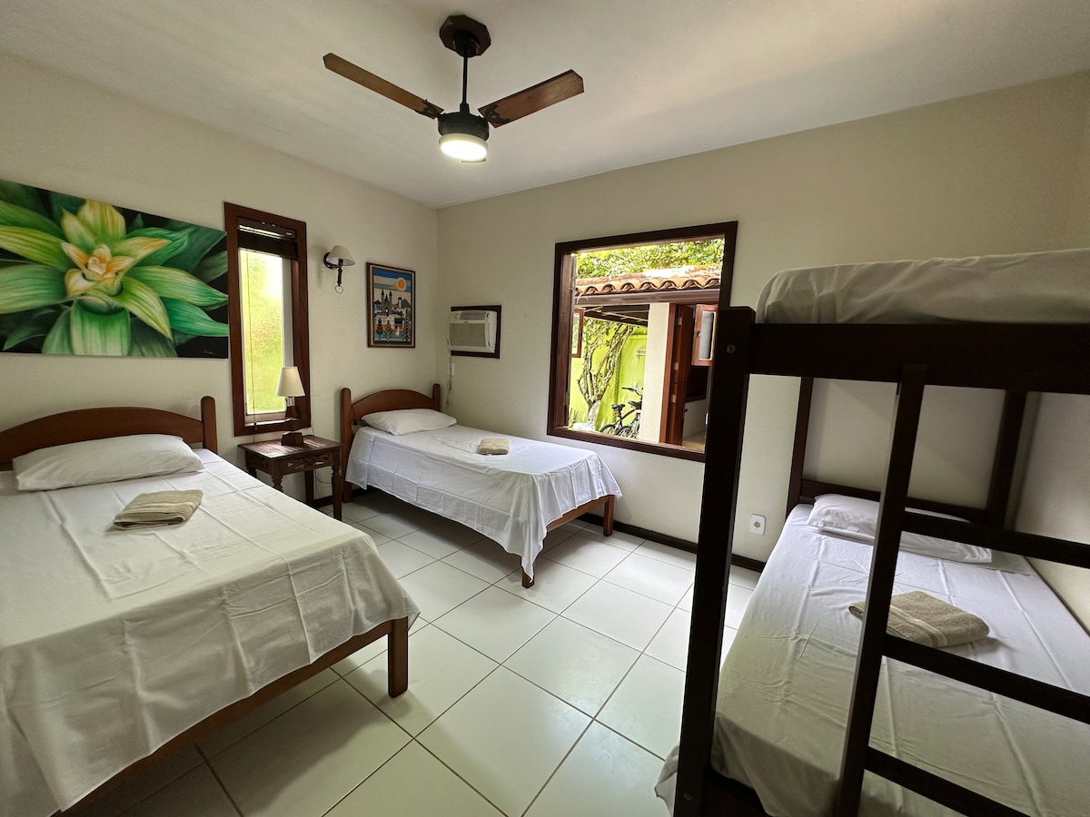 חדר שינה 3, עם נוף לגינה הפנימית