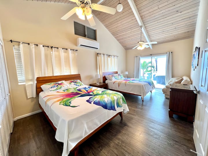 Double queen bedroom upstairs - ocean views and upper floor lanai access. Extra washer & dryer in this room, as well