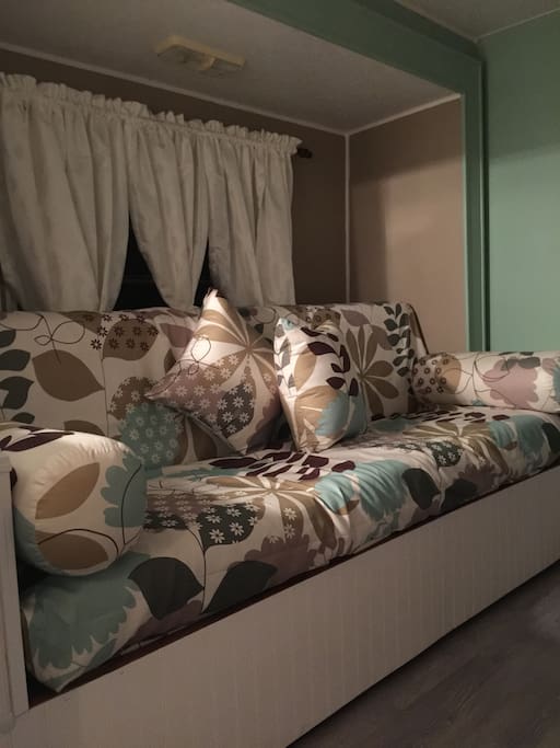 The Shaggy Dog Bed & Breakfast The Dog House Campers/RVs for Rent