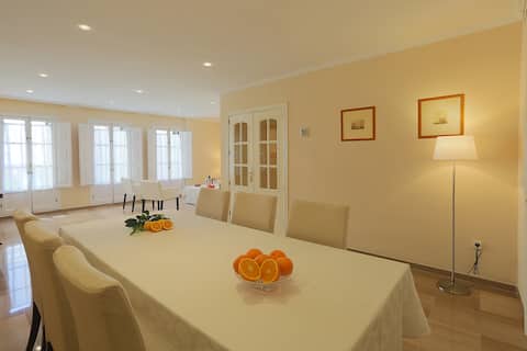 Luxury Apartment in Center. Free Parking