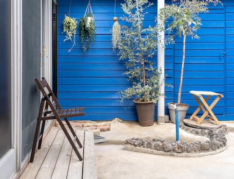 Cheongho House. A private accommodation with a yard near the beach