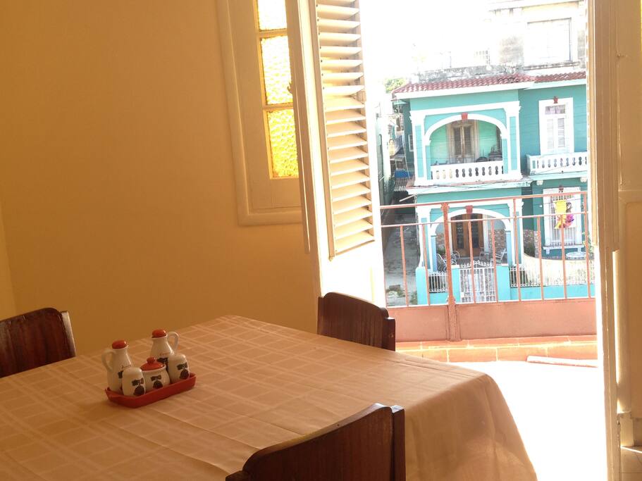 Salon/Comedor con vista exterior......Living / Dining room with exterior view