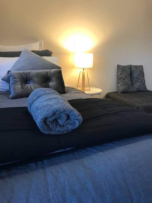Perfect for the solo traveller, the guest suite with a private ensuite bathroom is a good fit for either business or pleasure.