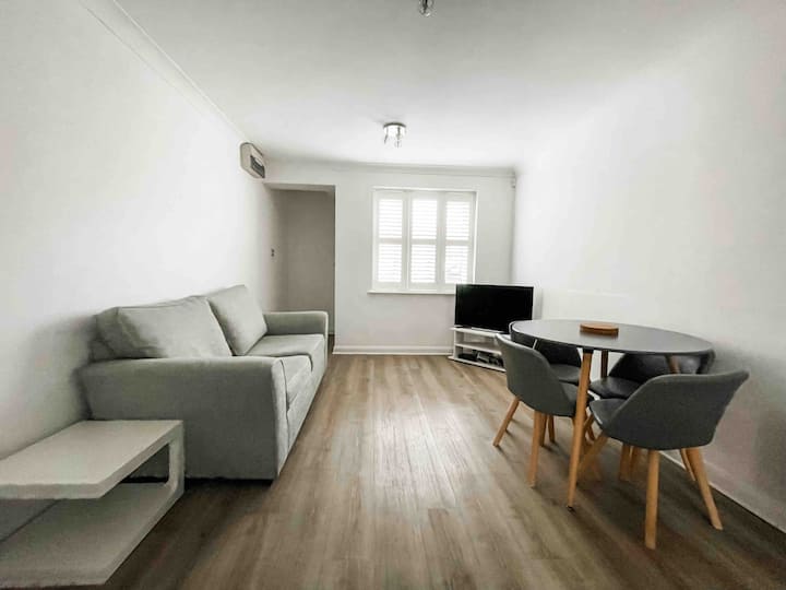 2 bed near Alderley Edge Knutsford Wilmslow clean Apartments for Rent