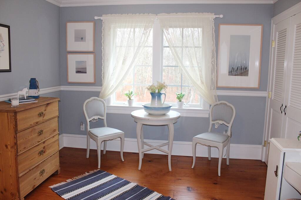 Blue room with closet and one dbl bed.