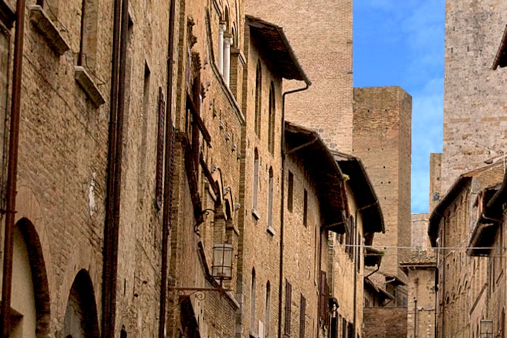 The Historical Palace Buonaccorsi is in the main street san matteo, very good location, near the towers, museum, cathedral.