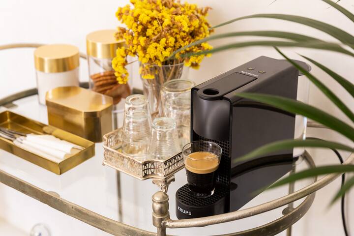 Garden of Camellias★4 Bedroom house near the beach gallery image 2