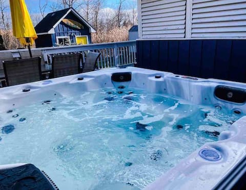 Cozy Cottage with Private Hot Tub