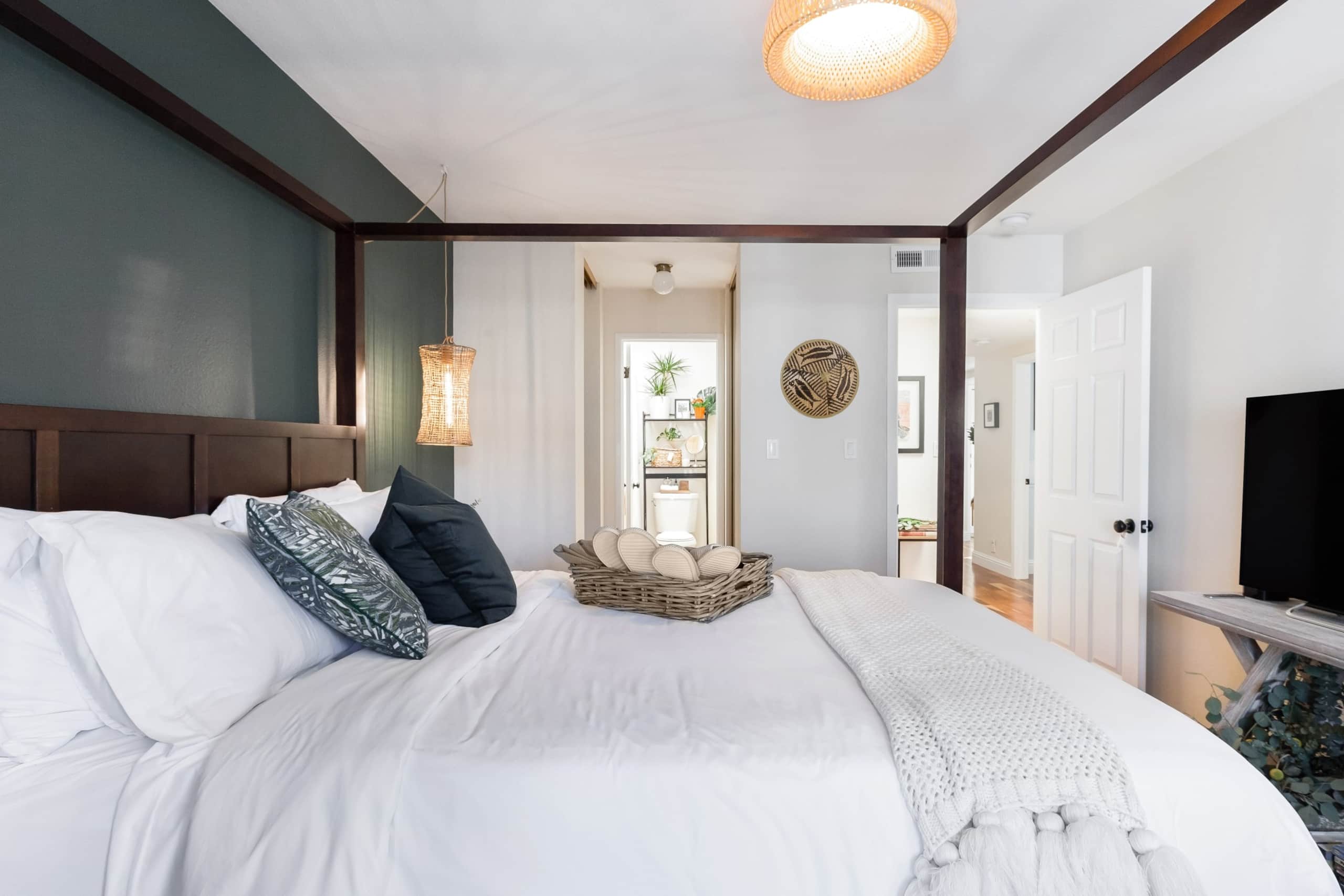 Condo in San Francisco · ★4.97 · 2 bedrooms · 2 beds · 2 baths - Image 16