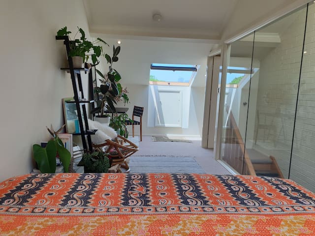 Spacious room with private floor in 3 story home