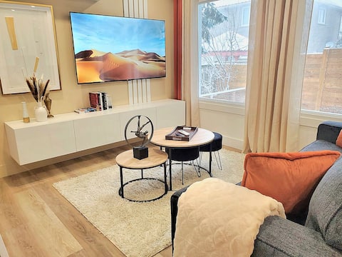 Top Airbnb: The Luxe Retreat: Gorgeous Detached Guest House in Highland West