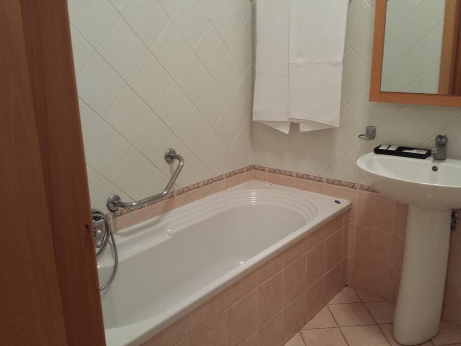 il bagno in camera con vasca