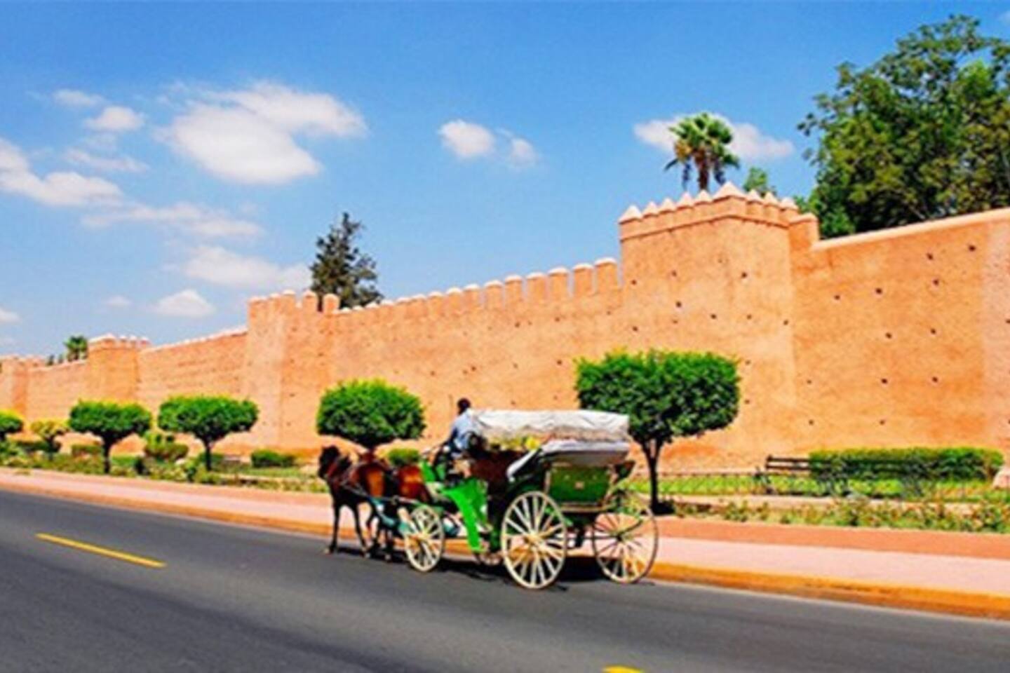 Марракеш дорога домой. Магриба столица Марракеш. Марокко Бадии. Панорама Марокко. Марракеш старый город АЗС.