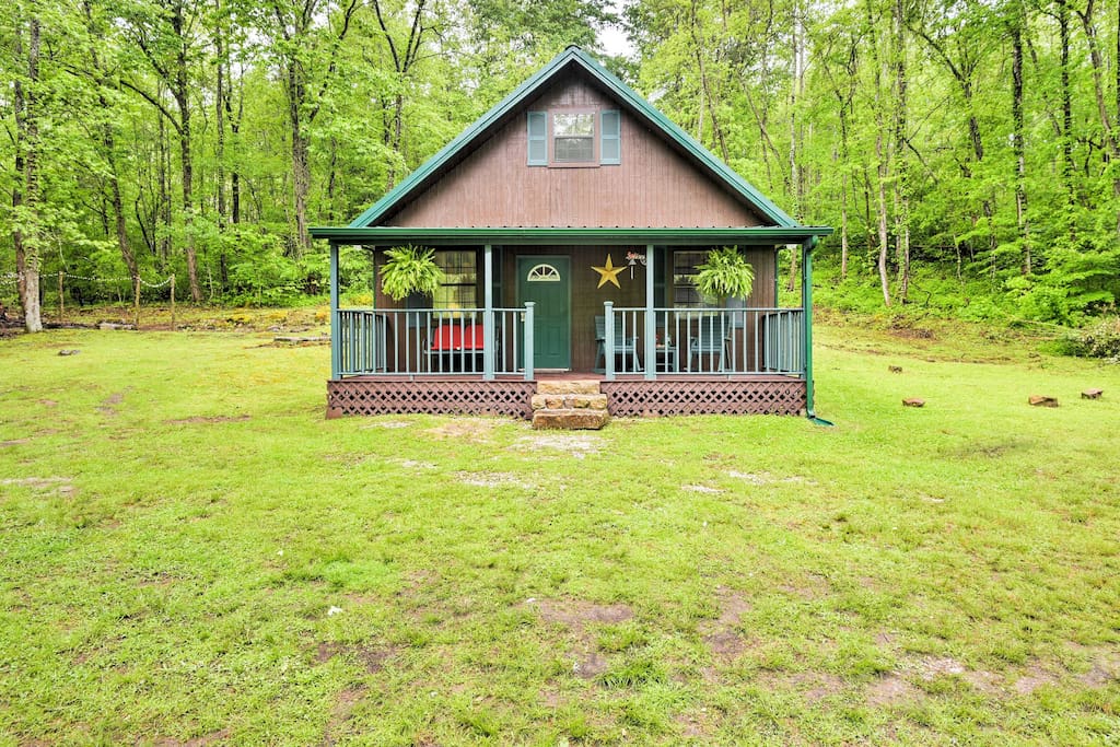 Your rustic, Briceville home-away-from-home awaits!