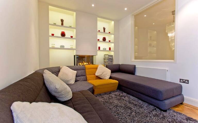 Modern and Spacious 3/4 Bed, AC, South Kensington gallery image 4