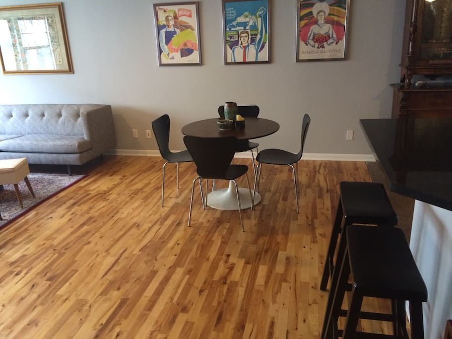 Eats and drinks at the table or bar. Get fresh food from the Wedge Co-Op, Cub, or Lund's (all walking distance).