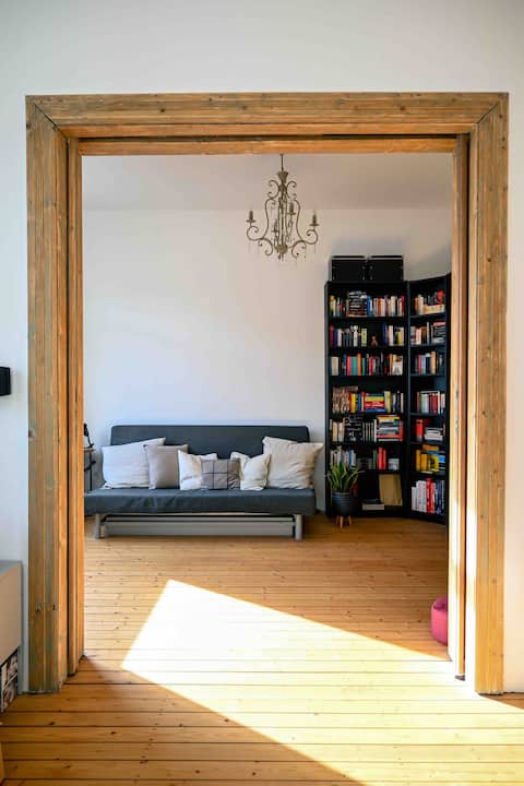 Top Airbnb: Large old building apartment between cafes and pubs in Bremerhaven