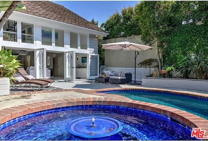 SECLUDED LUXURY COMPOUND CONVENIENTLY LOCATED