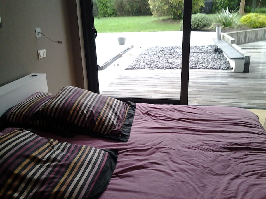 chambre parents donnant sur la terrasse