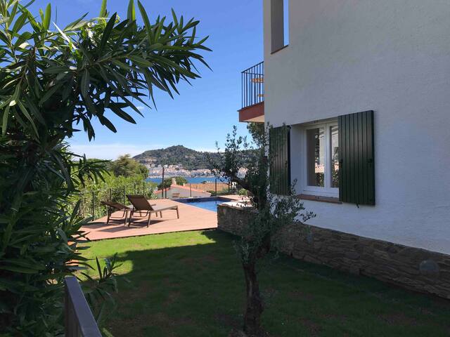 Ideal House for Families, views to sea and pool gallery image 5