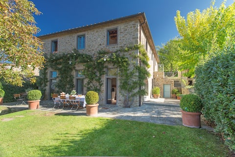 Annuncio Airbnb popolare: Il Roseto: your Villa in Tuscan Countryside a Loro Ciuffenna