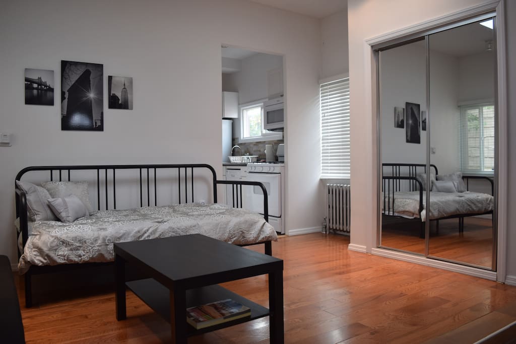 Living area/Closet
