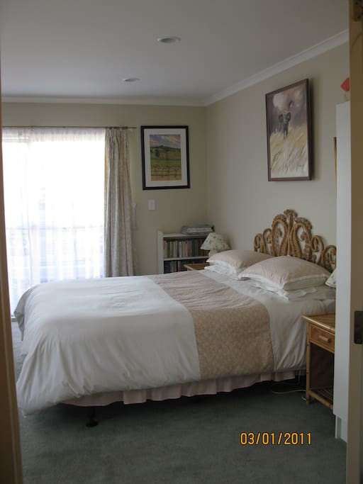 Big bedroom with queen bed