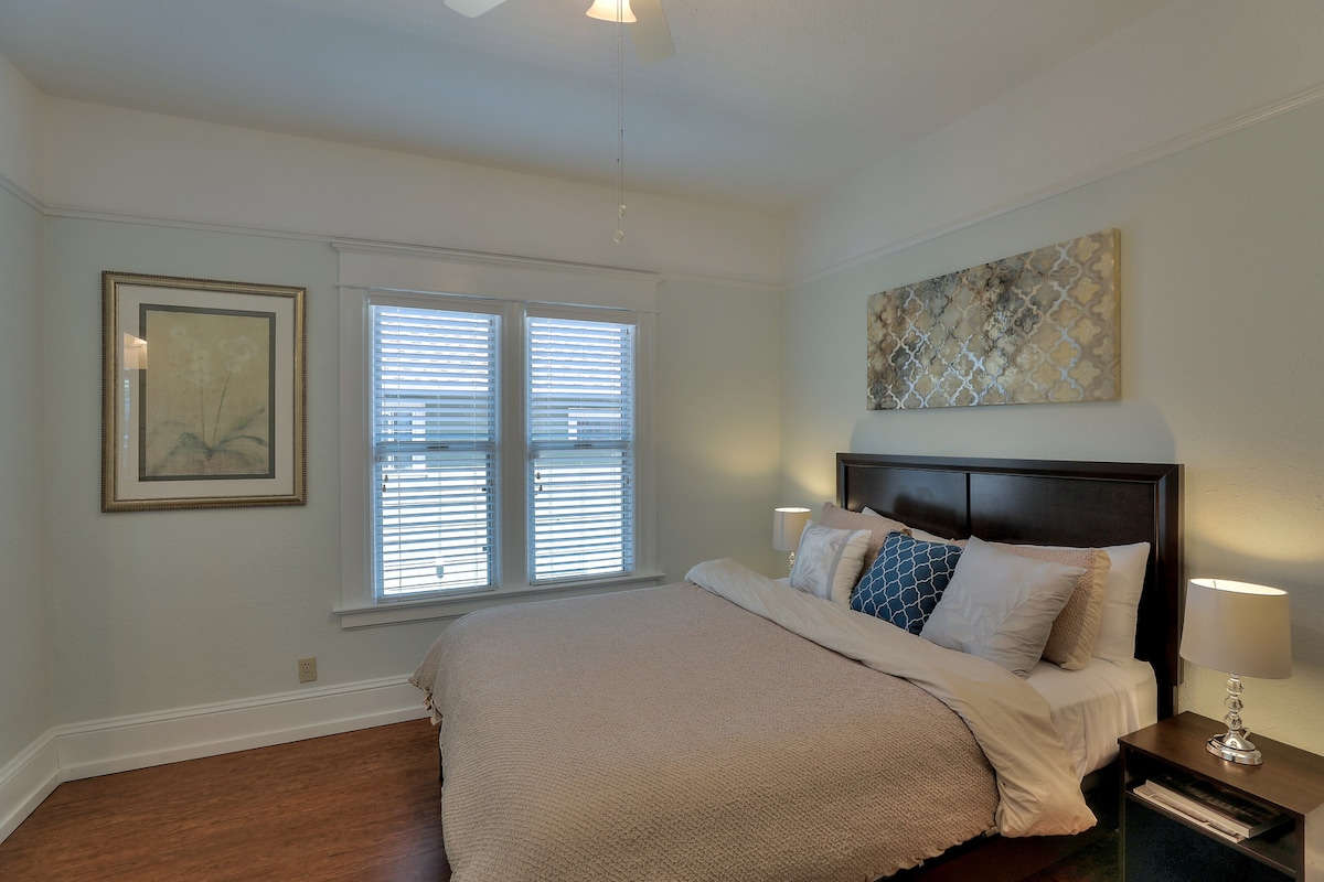 חדר שינה 1 עם מיטת קווין סייז