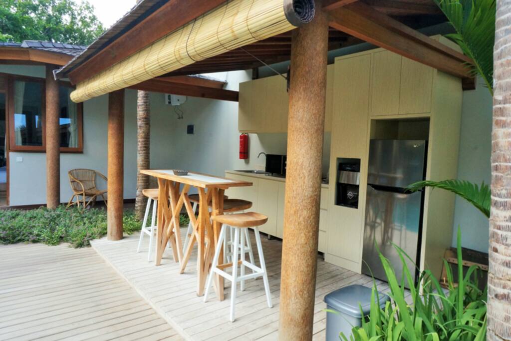 Mini kitchen and bar