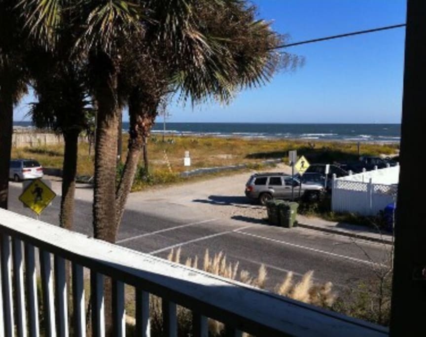 Unobstructed ocean views from the large private balcony. Located 1/2 block from the Folly Beach Pier and Center Street where you will find beach shops, restaurants and bars. Even a summer farmers market.