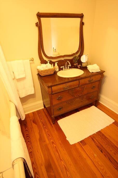 Vintage sink extra supplies
