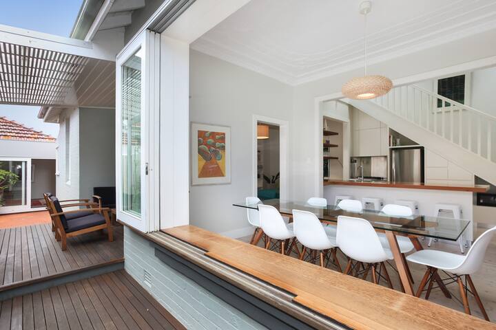 Modern Bondi Beach House gallery image 2