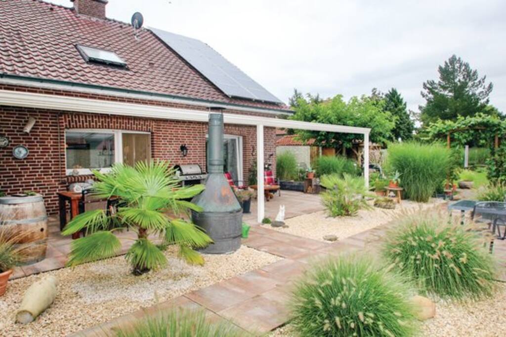große überdachte Terrasse
