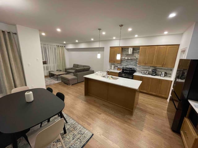 Specious New Townhouse 20 min from downtown