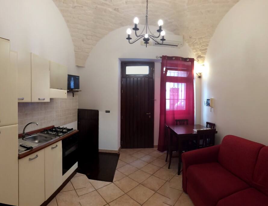 Ingresso-soggiorno-cucina-TV- Clima