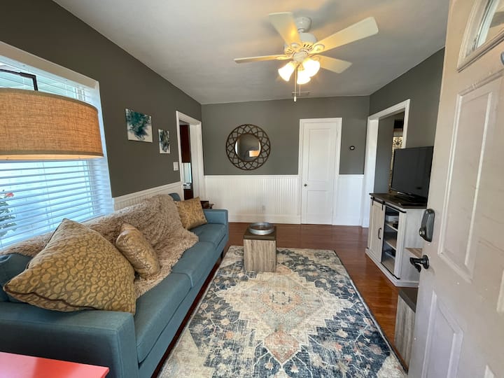 Cozy Bay Marina Cottage #2 - St. Petersburg, FL