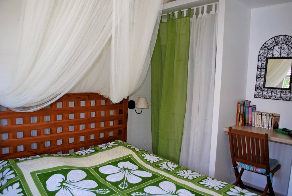 Chambre climatisée (lit en 160 cm) "Bungalow Iguane"