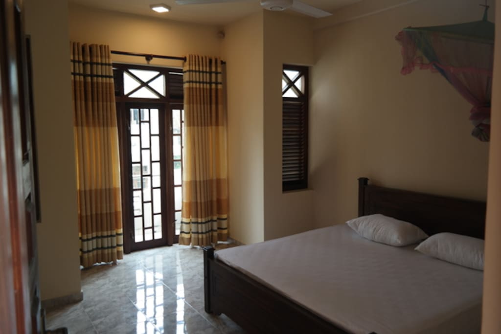 Air-conditioned double room with king-size bed