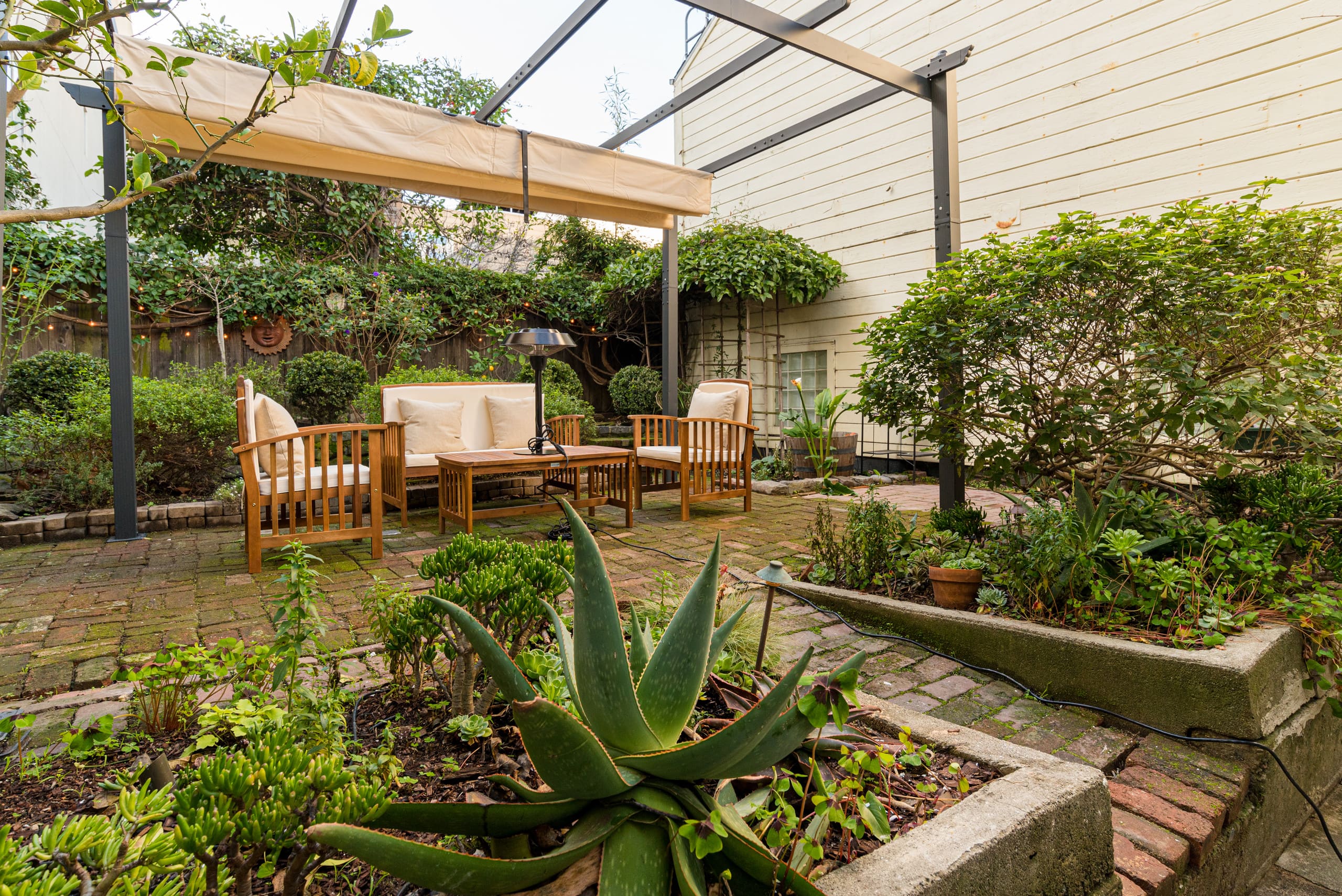 Home in San Francisco · ★4.96 · 3 bedrooms · 3 beds · 2 baths - Image 29