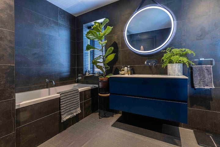Stunning architectural home, sleeps 8, Dublin.