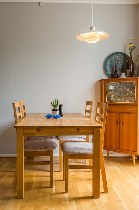 Kitchen eating area